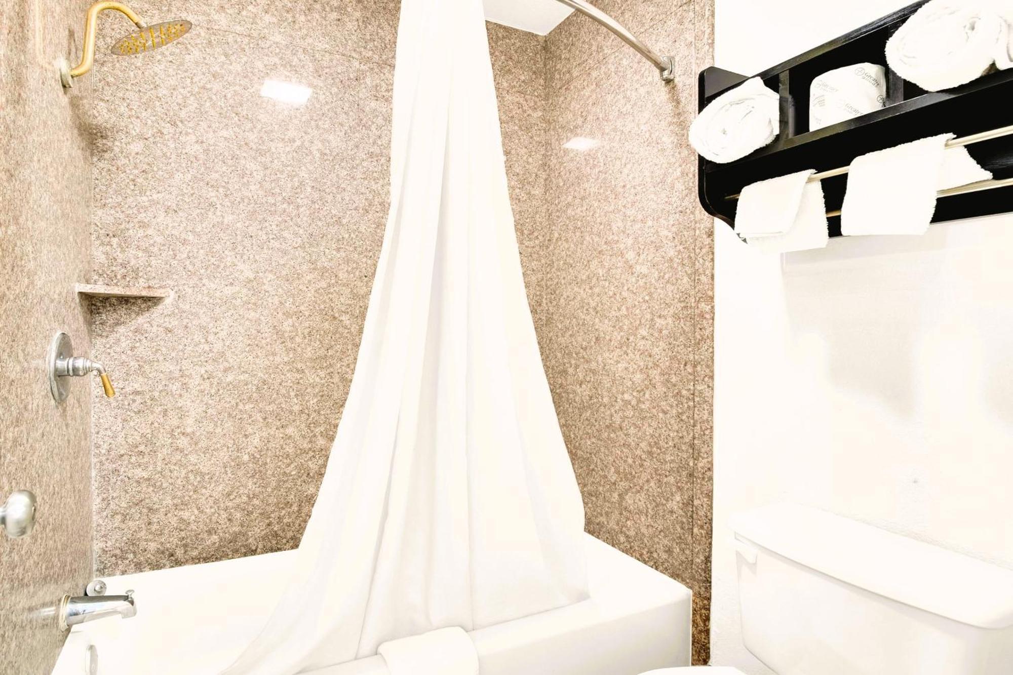 Three Rivers Executive Inn & Suites By Oyo Bagian luar foto