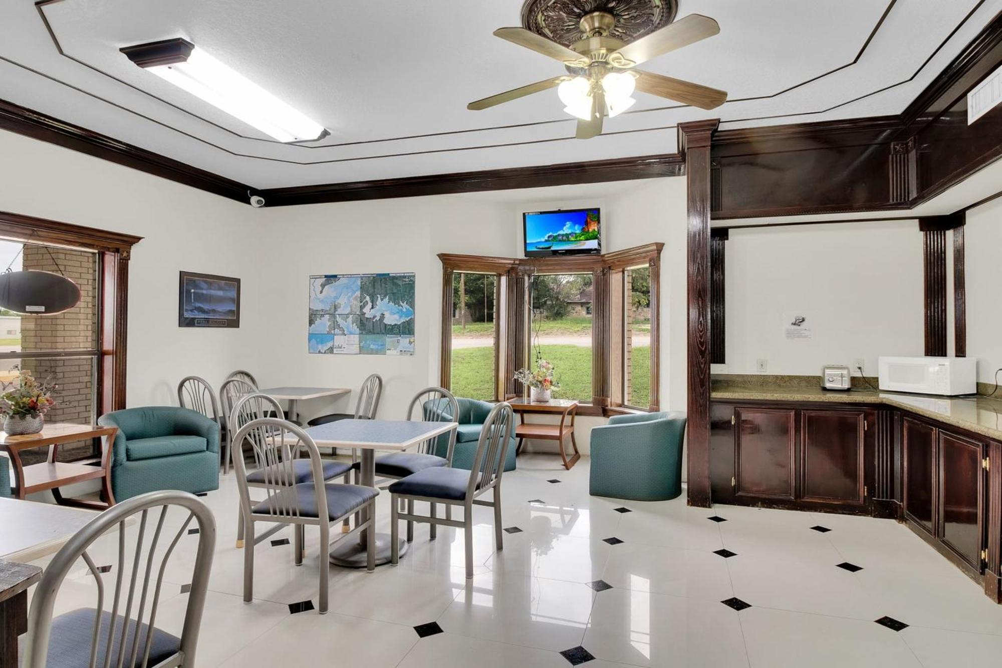 Three Rivers Executive Inn & Suites By Oyo Bagian luar foto