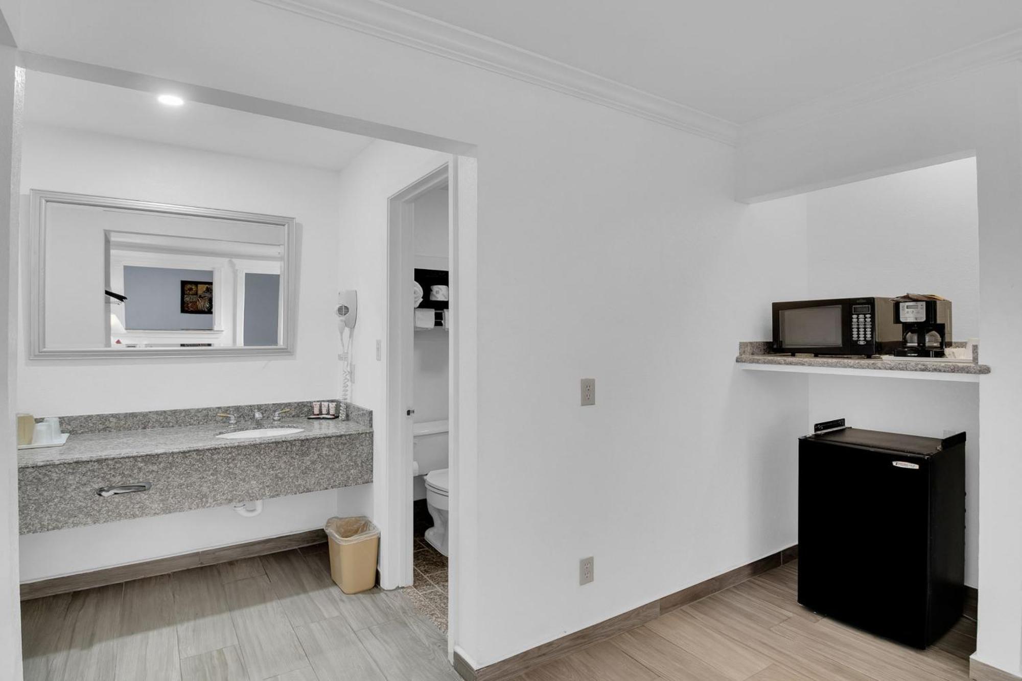 Three Rivers Executive Inn & Suites By Oyo Bagian luar foto